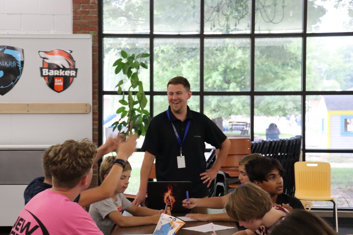 LakeRidgeRoyals's tweet photo. #OpeningDay at #LRA has finally arrived! The halls of #LakeRidgeAcademy are buzzing from #kindergarten to the lockers of #Seniors as we welcome back our Royals to kick off the 60th anniversary of the #school. It's going to be a great year! https://t.co/hfeCovEPQj
