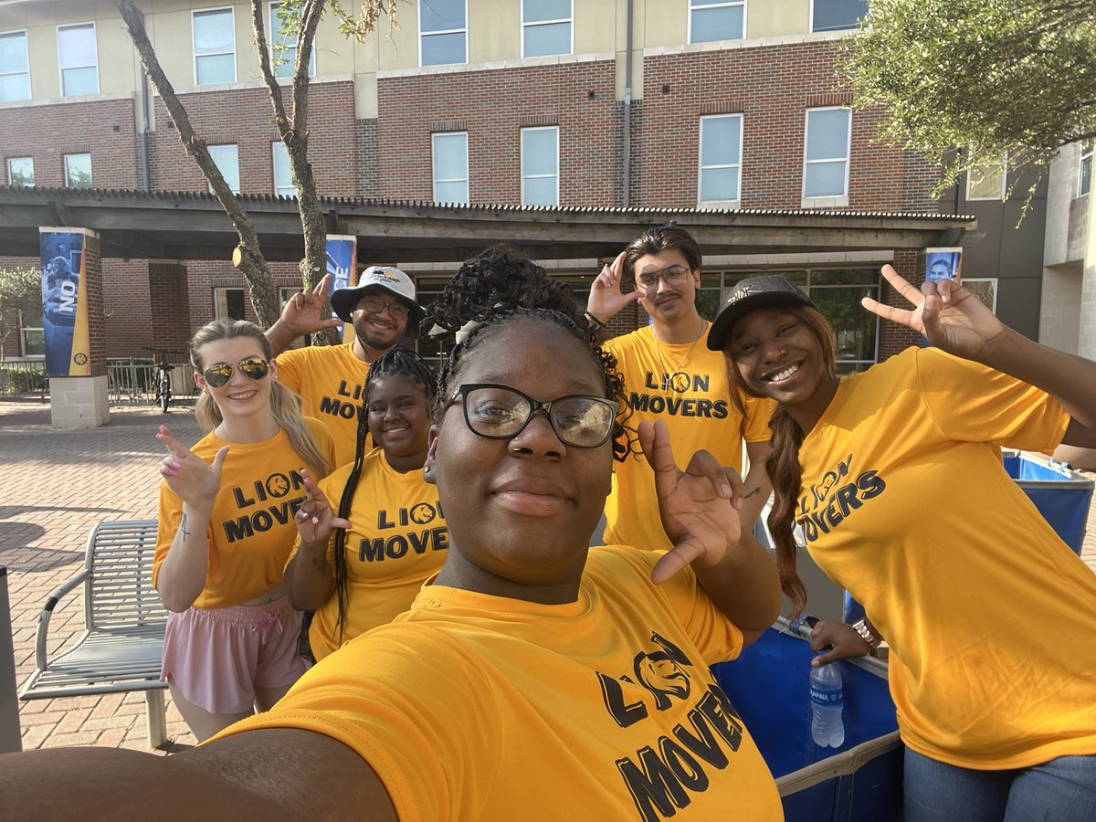_bbdanceteam's tweet photo. BBDT had a blast doing lion movers today! It was nice to meet the new students! Welcome to the lion family! 🫶🏽 @tamuc https://t.co/MsZ9MqLF2W