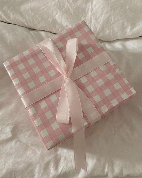 catranat's tweet photo. ㅤㅤleft  a  gift  for  @fairerst．they  said  it’s    a  pink  colour  (  hopefully  they  were  telling  the  truth．)

📝．Dear dearest、
Hopefully this package will come safely to your door．I hope I picked the right colour that suits you (   you know I can’t tell colours． https://t.co/u5TSopvPXy