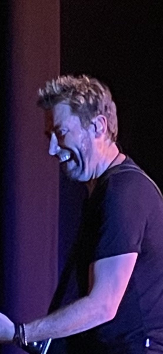 pauldevlin116's tweet photo. I think I took the absolute worst photo of Chad Kroeger last night https://t.co/31j6GhqJru