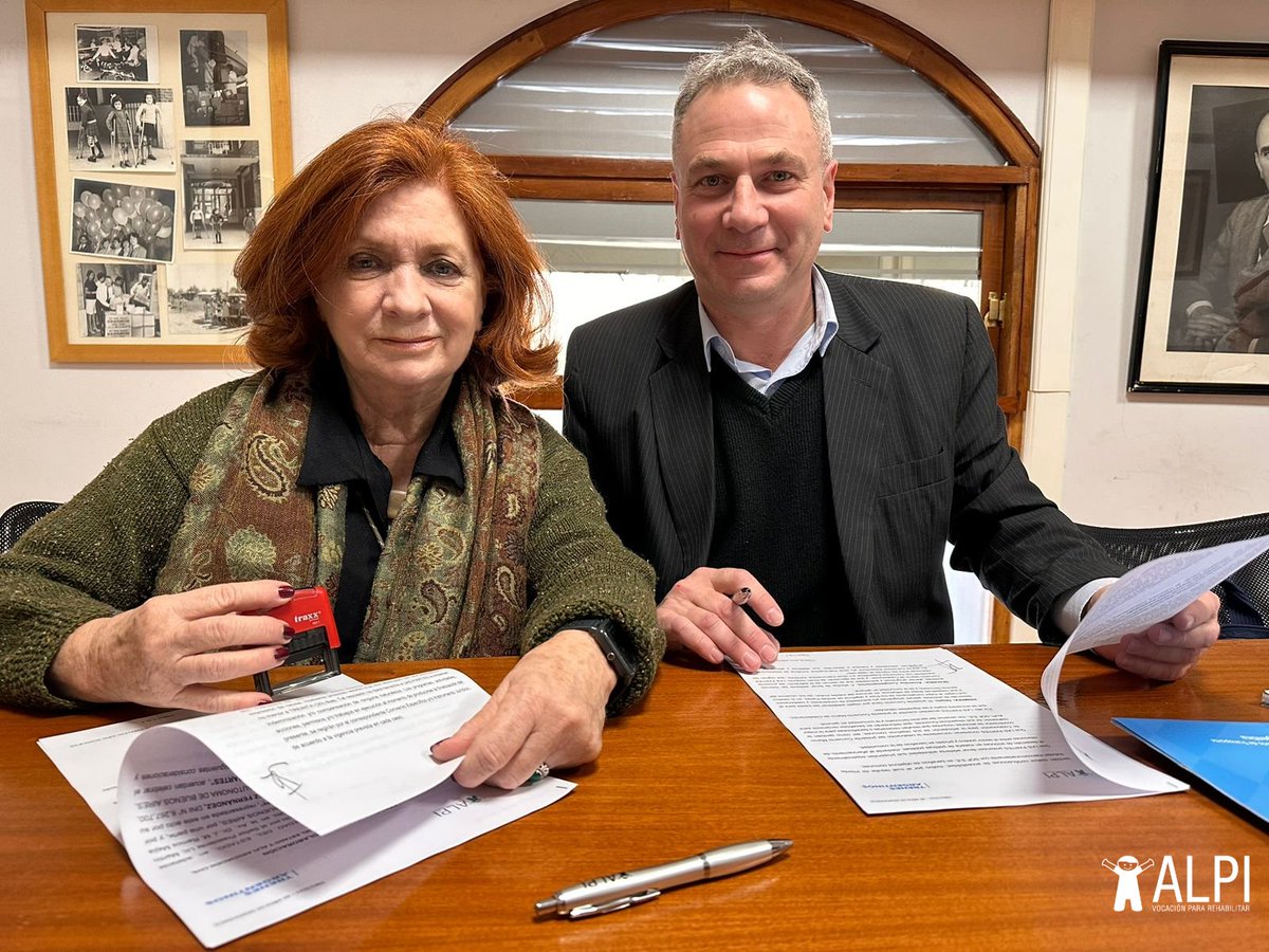 Uniendo fuerzas 💪

ALPI y <a href="/TrenesArg/">Trenes Argentinos</a> firmaron un convenio de colaboración con el objetivo de establecer el desarrollo de acciones, programas y actividades de colaboración que hagan al mejor cumplimiento de los fines de ambas entidades.

<a href="/roberingratta/">Roberto Ingratta</a> <a href="/MartinMarinucci/">Martín Marinucci</a>