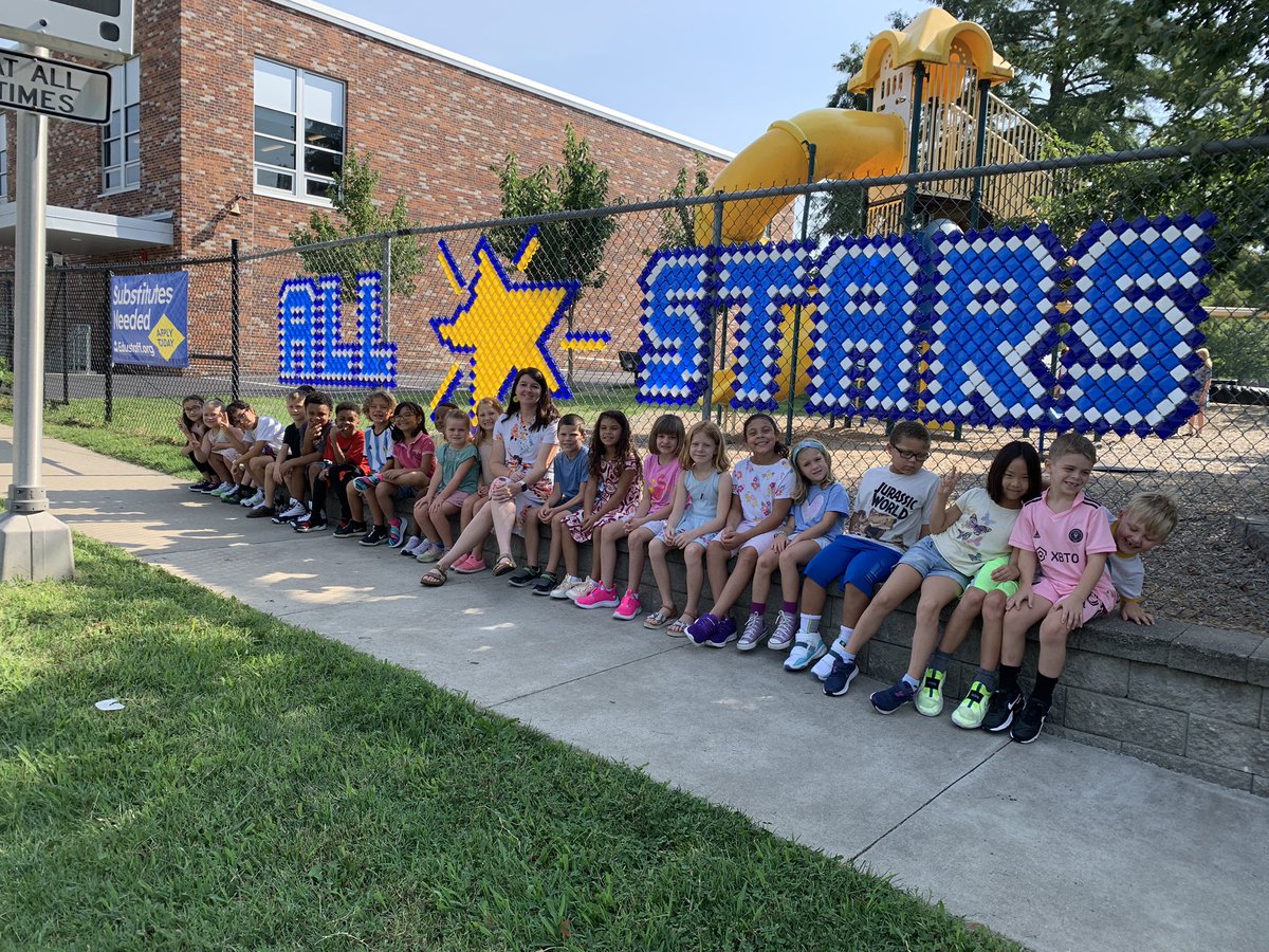 2nd day of 2nd grade with my 22 2nd graders selfie!! <a href="/GrantMedia1/">Grant Media</a> <a href="/GrantAllStars/">Grant Elementary</a> Try saying that 5 times!!
