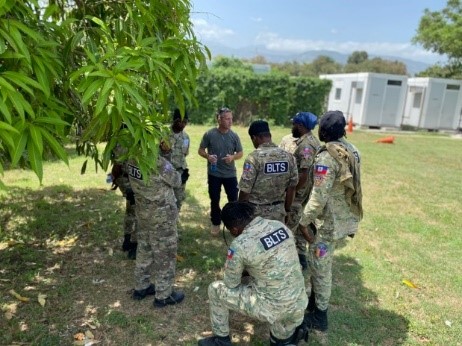 JLMagazine1's tweet photo. Sèvis sekirite enteryè anbasad peyi
#Lafrans an #Ayiti remèt bay #BLTS jodi mèkredi a, 2 chyen ki espesyalize nan chache pwodui estipefyan ak eksplozif nan ayewopò Tousen Louvèti. @ambafranceht soulinye, ayewopò Pòtoprens gen 3 chyen kounye a, tout se Lafrans🇫🇷 ki bay yo. https://t.co/vMFonomsgM