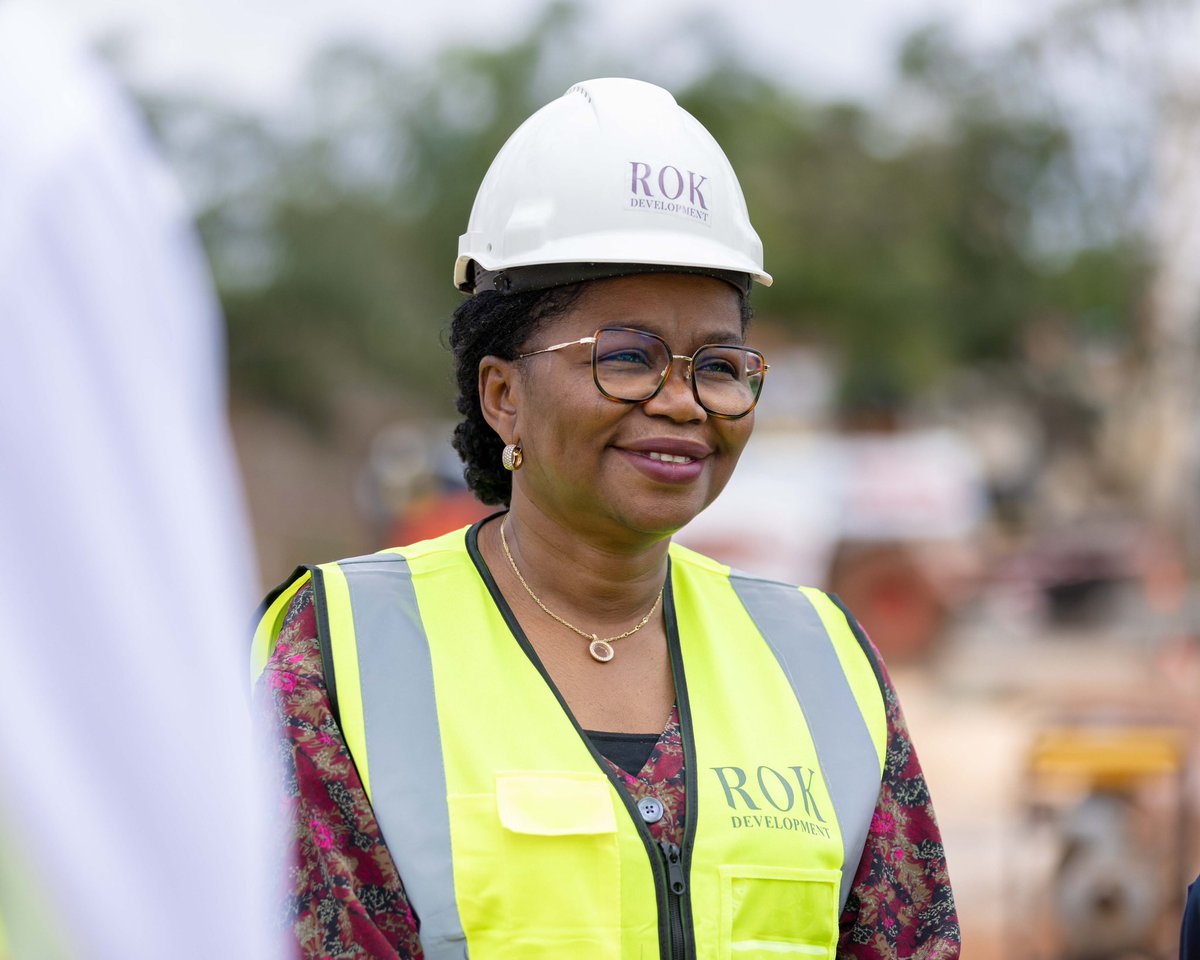 DogbeVictoire's tweet photo. J'ai visité avec la société ROK Development, le chantier de l'hôpital mère et enfant de Togblékopé. Je salue la bonne avancée de ce projet, qui sera répliqué dans les 5 régions de notre pays contribuant ainsi à l'accès universel aux soins au profit des populations. https://t.co/jmsCc5sLR1