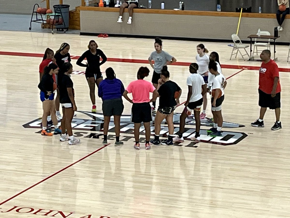 And so it begins❤️❤️ <a href="/GreyhoundWBB/">Moberly Area CC WBB</a>