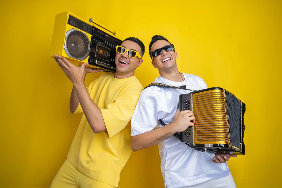 rafaperezjunior's tweet image. #Musics 📢 Me fui de 'A to timbal' Aquí están mis 5 Recomendadas del nuevo CD de @diegodazam y @CarlosRuedaP 💥💥
5️⃣ Cupido
4️⃣ Los Extraterrestres 
3️⃣ Más mejor
2️⃣ La Borre del Mapa
1️⃣ Borro Cassette