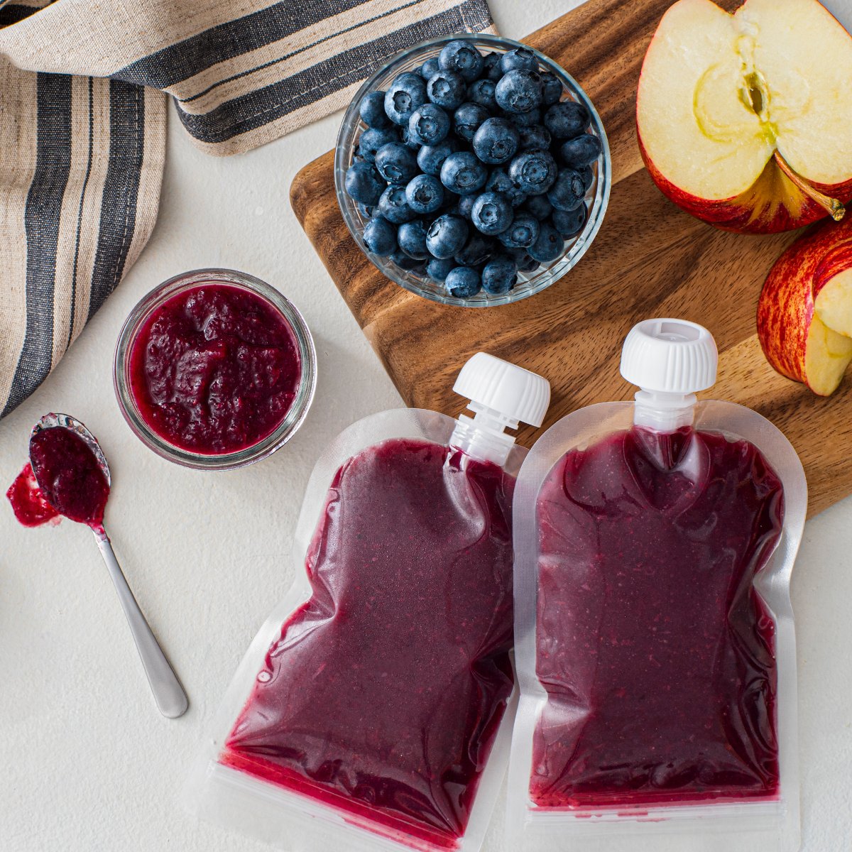 blueberries's tweet photo. Our new 5-ingredient Blueberry Vanilla Applesauce will easily become a staple snack in your household! 🙌 It’s easier to make than you may think and tastes even more delicious than the stuff on the shelves!  🫐 https://t.co/Y9CkQitzL5 https://t.co/jxU3o7LKcx