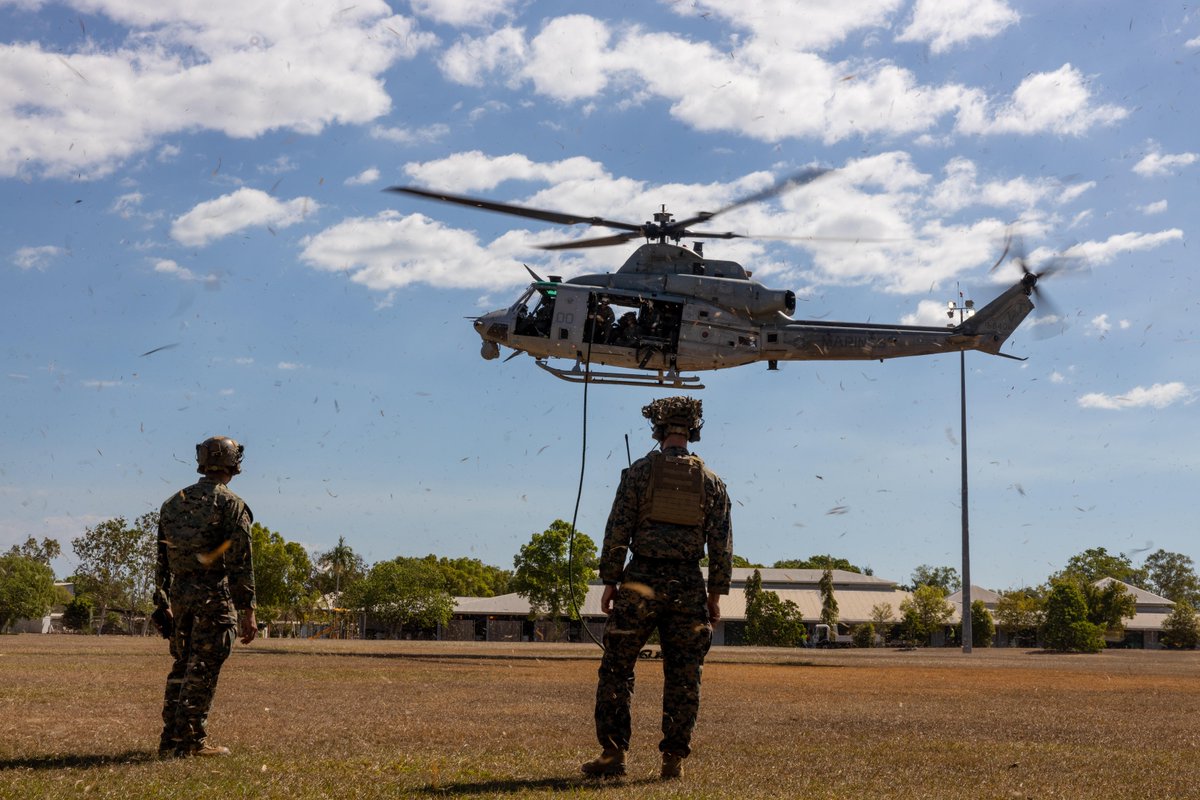 #Marines with @MRFDarwin conduct fast rope training at Robertson ...
