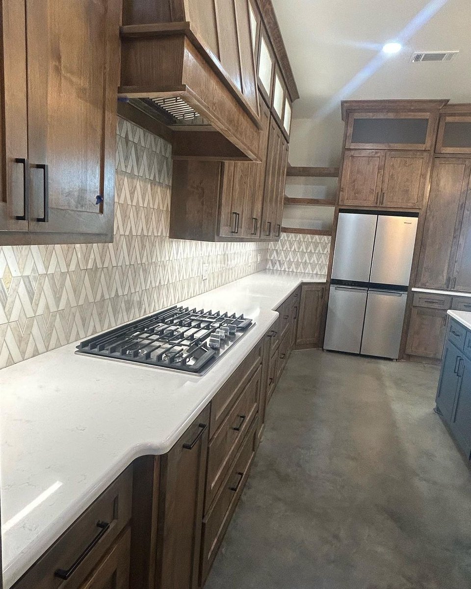 BarndosinTX's tweet photo. Here's another look into the kitchen transformation from our last post! 🛠️

Take the first step towards creating your dream home! Our team is ready to help guide you through the ENTIRE process!  💪

Contact us today to get started on your dream home!📲 833-886-6355 https://t.co/4oPTrC1Cu6