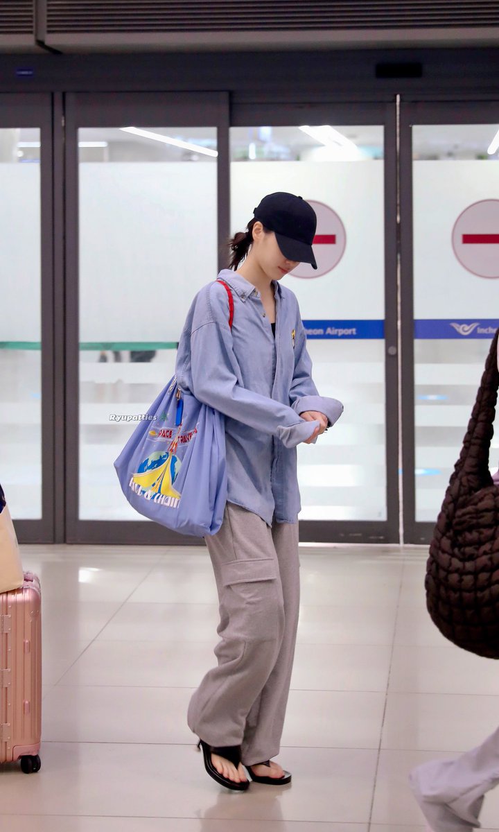 Ryupatties's tweet photo. 230824 ICN 

💙

#ITZY #있지 #RYUJIN #류진 https://t.co/V76J9Vnm1f