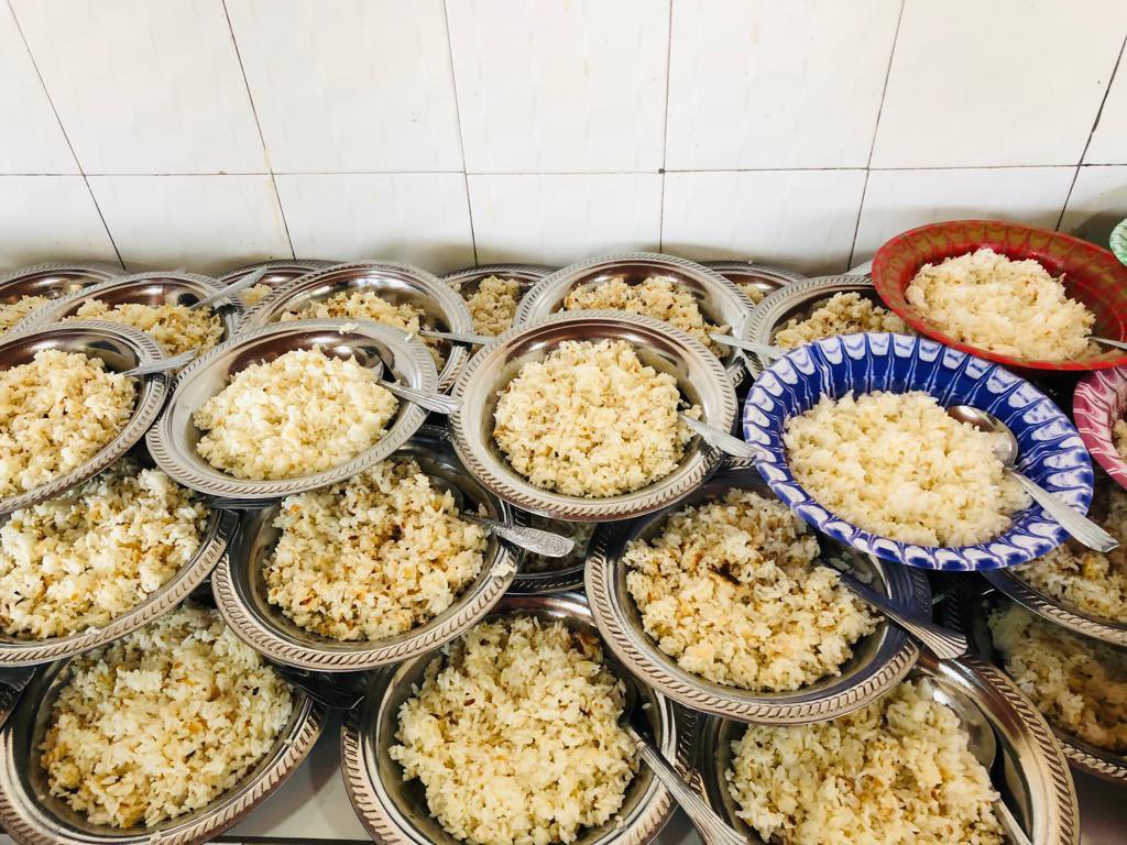 Look at this team that keeps our children healthy and strong in Guinea!   
In Conakry, MindLeaps serves breakfast and lunch to 80-150 children per day at our center.  Trainer Alpha works with Mme Thiam and Mme Hassanatou to make sure the food gets distributed. 

#healthy #africa