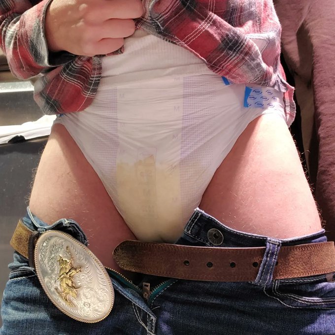 I love diaper f*gs who look like normal, masucline guys on the outside, but are secretly huge diapered betas. That soggy diaper doesn't lie, <a href="/Ryan28951430/">Ryan</a>. 😏😉
#diaperdom #diaperboy #diaperhumiliation