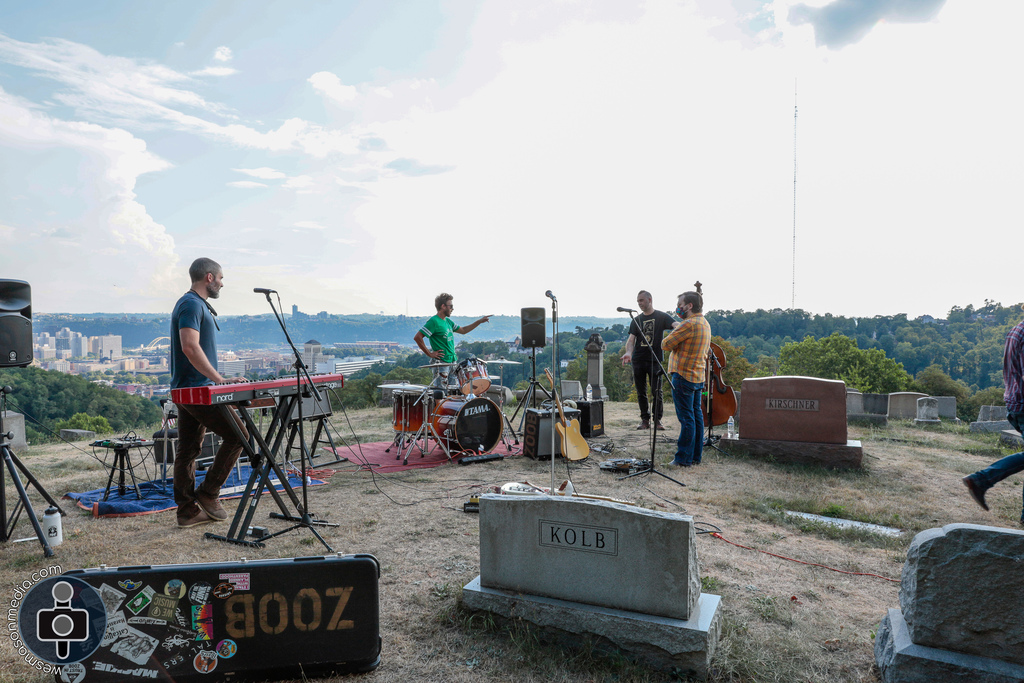 wesmasonmedia's tweet photo. Chet Vincent and Biirdwatcher at Robin Hill Park and St. John's Lutheran Cemetery on August 22nd 2020
#pittsburgh #livemusic #wmm #photography #chetvincent @biirdwatcher https://t.co/g5ZGllwLz0