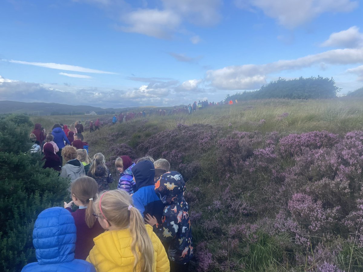 SgoilnanLochES's tweet photo. This session we are introducing Wellbeing Wednesdays @SgoilnanLochES. We began today with a whole school walk around our local area. 
#CNESLearning #wellbeing #pupilandstaffwellbeing #outdoorlearning #sustainability https://t.co/QpSI1bVUrO
