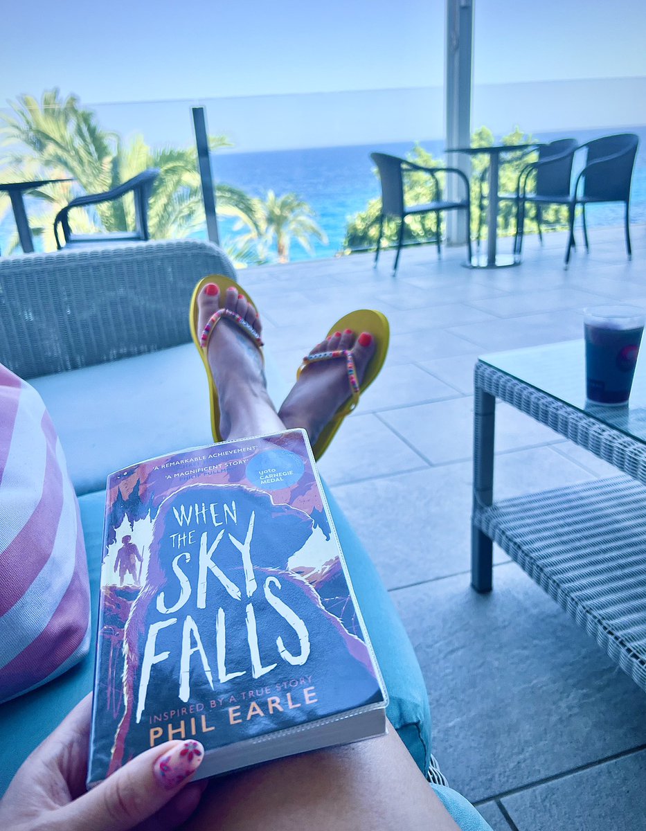 Lois__Masterson's tweet photo. Just finished this beautifully written book by @philearle. I would highly recommend this read for upper KS2- with a mix of powerful emotions, set in the harsh reality of WWII hardship. Solace found in the most unlikely relationships. @AndersenPress #notadryeye https://t.co/rkOmGqYLE3
