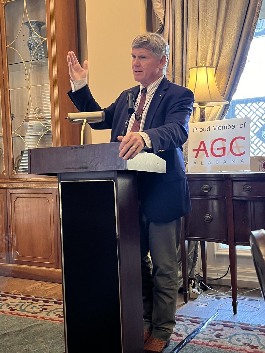 AlabamaAGC1's tweet photo. Enjoyed having Gordon Stone, Mayor of the Town of Pike Road, address our Central Section today! #AGC #PikeRoad https://t.co/304iezTP5c