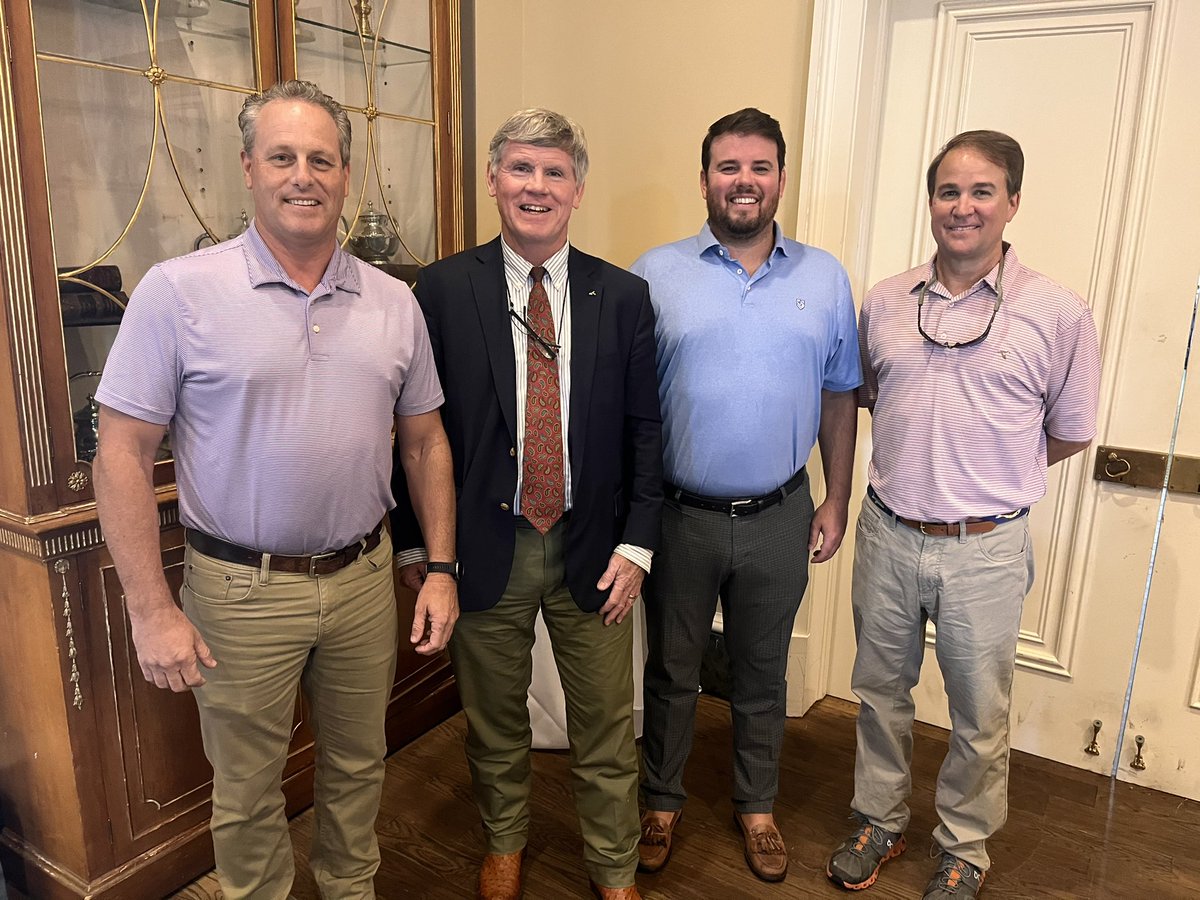 AlabamaAGC1's tweet photo. Enjoyed having Gordon Stone, Mayor of the Town of Pike Road, address our Central Section today! #AGC #PikeRoad https://t.co/304iezTP5c