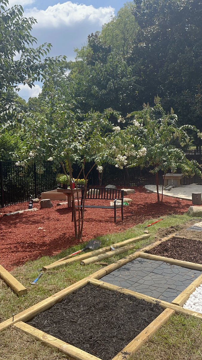 allisonalex0's tweet photo. Our outdoor classroom looks amazing!!! @JeanaRoss4kids  #sensorywalk #outdoorclassroom https://t.co/E18y1xhYGp