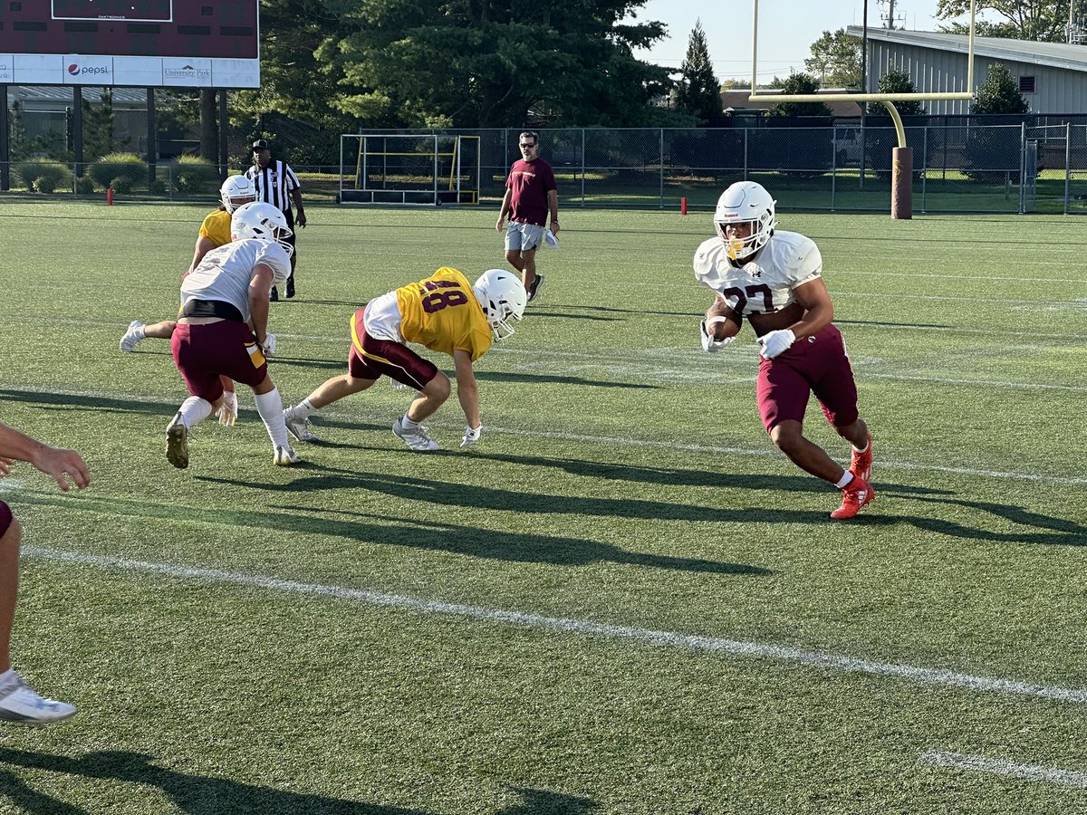 SeaGullFootball's tweet photo. Intrasquad 2️⃣ was a success!

9️⃣ days till the real thing…

Got to get better everyday.

#GoGulls #GoldPride https://t.co/dyxXXlHCqV