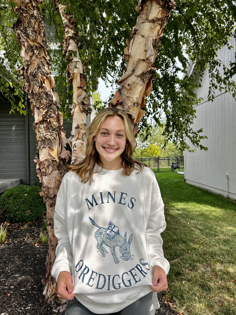 emma23262887's tweet photo. I am so excited to announce my verbal commitment to continue my academic and athletic career at Colorado School of Mines. Thank you to all the friends, family, teachers and coaches that have helped me along the way. Can’t wait to be an #Oredigger! @mineswsoc #helluvaengineer https://t.co/bdR2kd5VPD