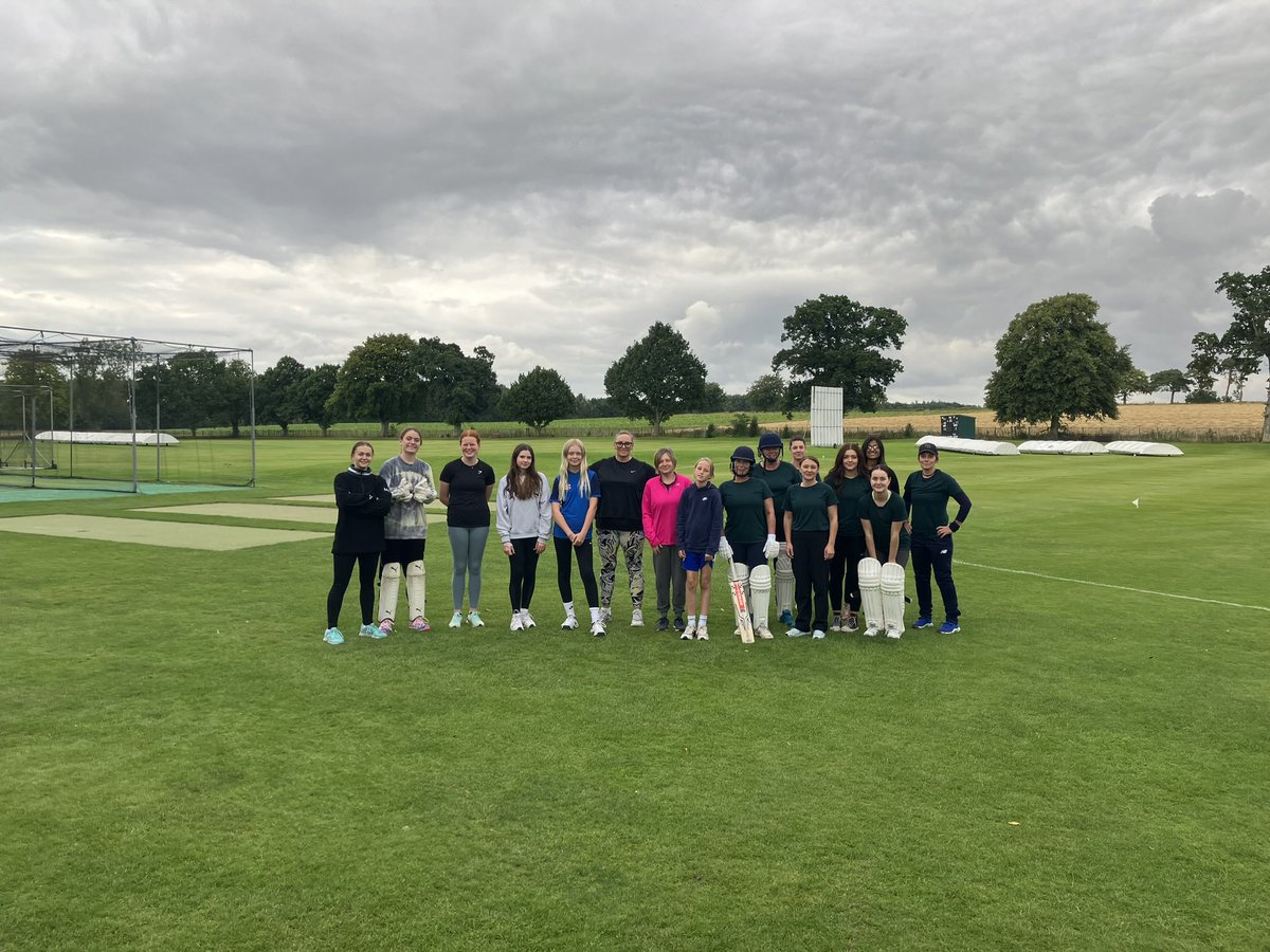 It was a historic night @PerthDoocotCC this evening, as @DunblaneCricket @dounecricket Women & Girls played their first ever hardball game against P&K! 🏏 P&K batted first and got 113 for 4. D&D managed 80 for 2 in reply. Thanks to P&K for a brilliant game! 🙌 @CS_Development