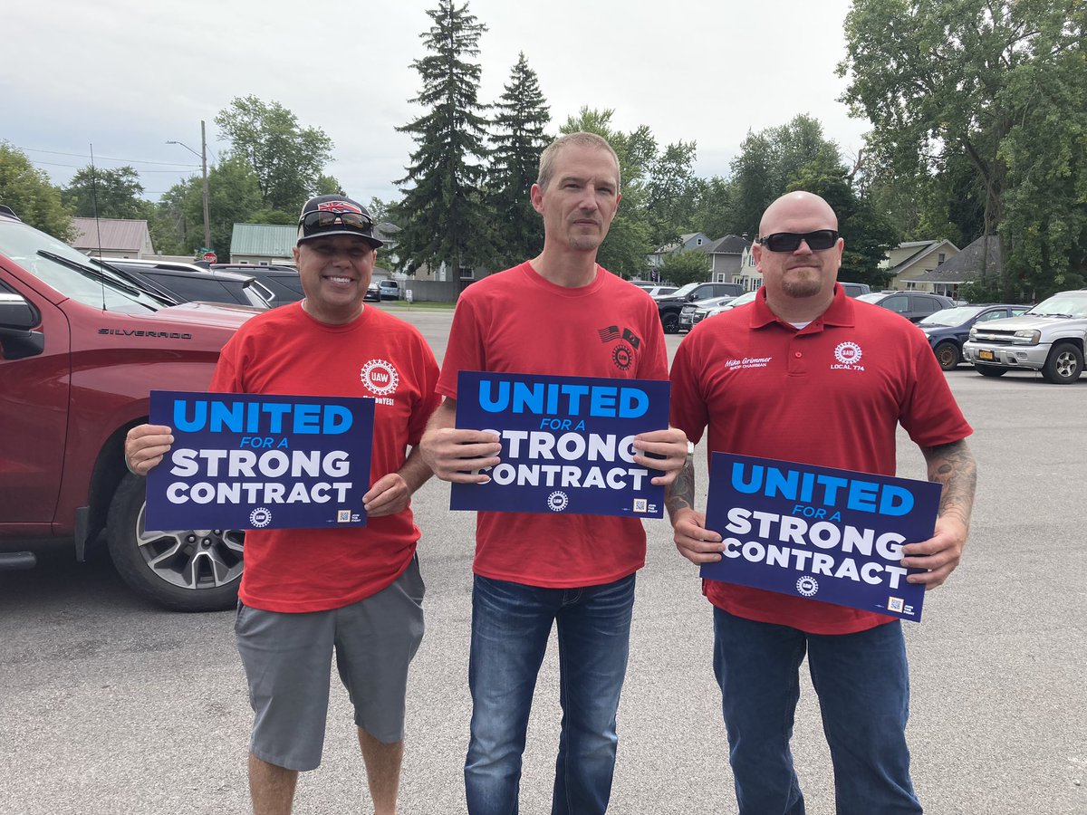 Members of the WTA supported <a href="/UAWregion9/">UAW Region 9</a> at today’s rally, joining Tony Atha, Ray Jensen Jr. and Mike Grimmer.