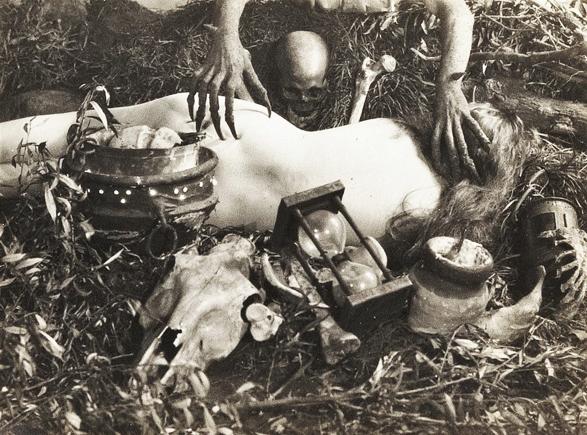FabioMatteuzzi's tweet photo. #MarenPedersen in #Häxan (1922) dir. #BenjaminChristensen #silentmovies #silenthorror #HorrorMovies #silentera #1922film @AlbertGalera @cult_bizarre @CultoftheCinema @WorldCinemania @cinemaofdreams @EvaArriagaD @JuanFerrerVila @AlexVorkov @1carolinagirl @sluts_guts https://t.co/aBP8UxROu6