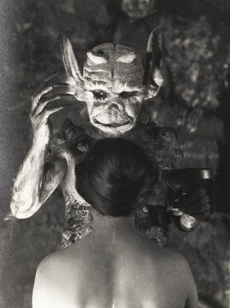 FabioMatteuzzi's tweet photo. #MarenPedersen in #Häxan (1922) dir. #BenjaminChristensen #silentmovies #silenthorror #HorrorMovies #silentera #1922film @AlbertGalera @cult_bizarre @CultoftheCinema @WorldCinemania @cinemaofdreams @EvaArriagaD @JuanFerrerVila @AlexVorkov @1carolinagirl @sluts_guts https://t.co/aBP8UxROu6