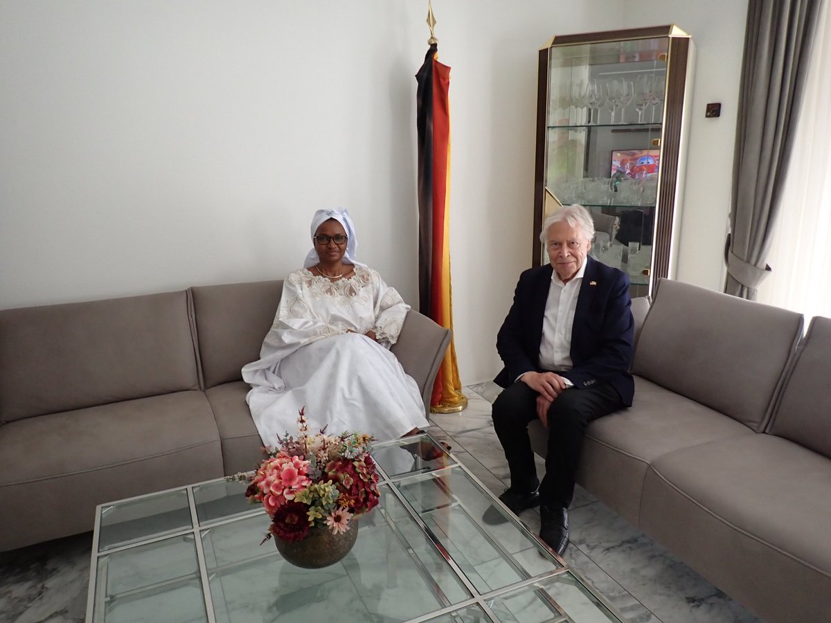 Merci Docteur Helmut pour ce beau cadeau d’anniversaire.