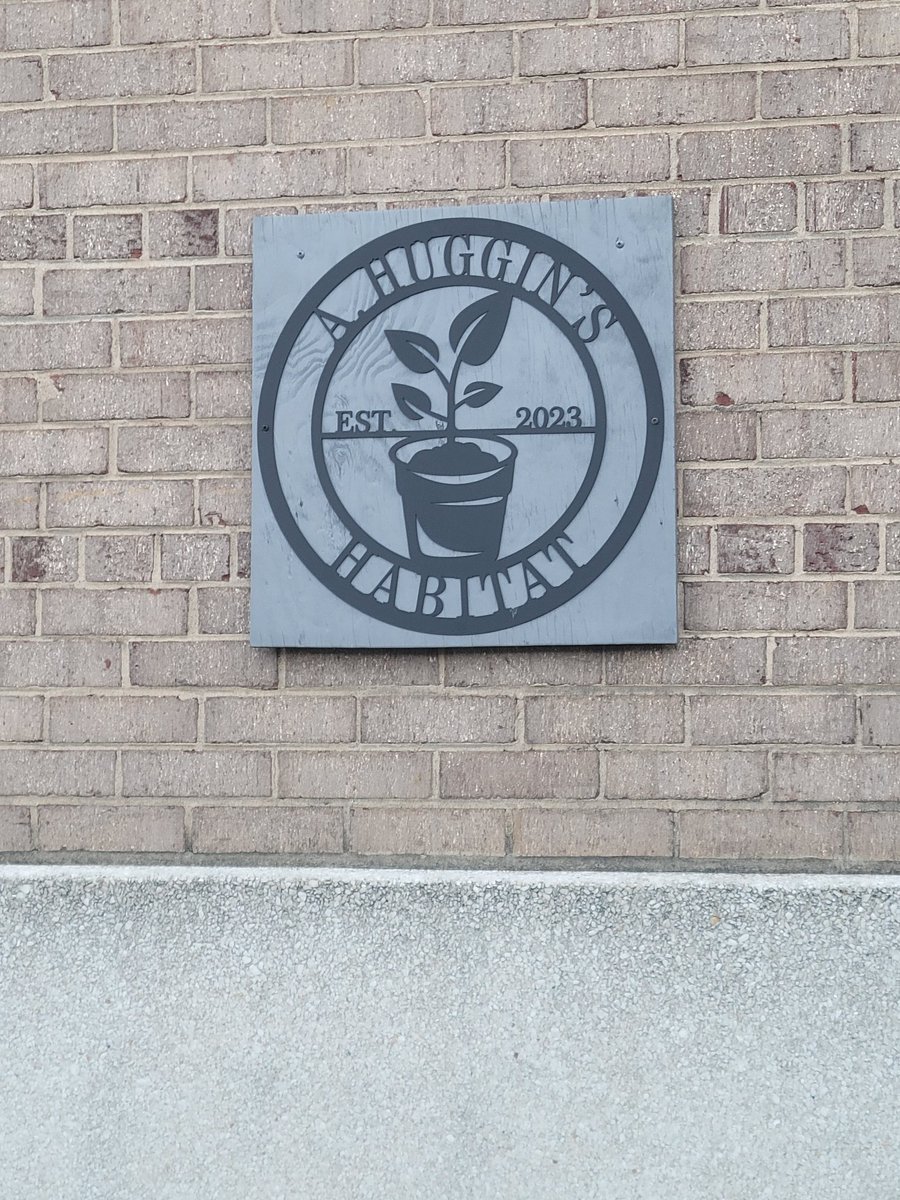 JohnAdamsElem's tweet image. This past spring, we dedicated our courtyard habitat in honor of our retiring nurse, Mrs. Althea Huggins. Our outgoing 5th grade garden club planted seeds that have grown and bloomed. This is a special place for our students and staff to enjoy. @ACPSk12 @ACPSGardens #BeEager