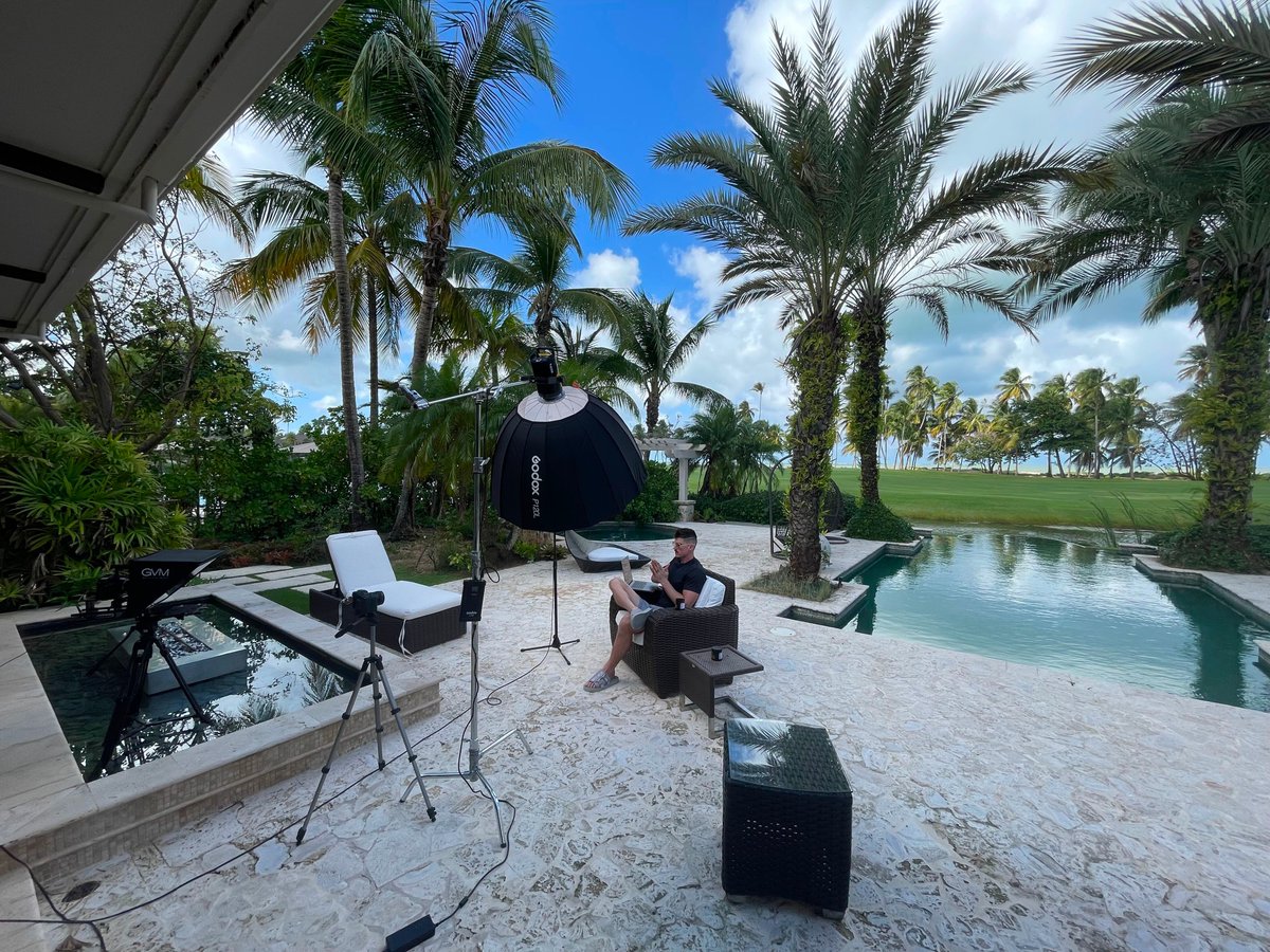 Robert Oliver tweet media