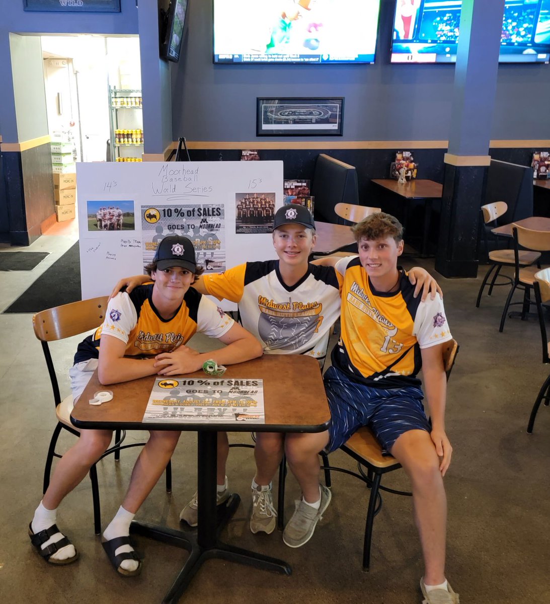MhdYthBaseball's tweet image. We're underway at B-Dubs! Come shake the hands of World Series players and 10% of your order benefits the club, including adult beverages! 4-10 PM dine in or take-out! It's all you can eat wing Wednesday for $14.99!