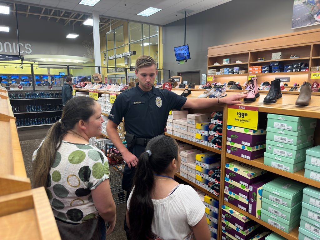 PPBCadets's tweet photo. The PPB Cadets participated in Shop with a Cop event this morning at @FredMeyerStores, helping out kids from the community.. #ppbcadets https://t.co/cvmkmSmlgw