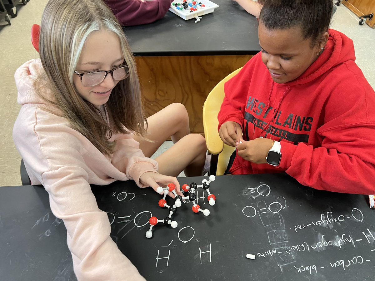 Build it, draw it, write the formula. #PLTWClassroom <a href="/wpzizzers/">West Plains School District</a> middle schoolers learn basic biochemistry. <a href="/PLTWorg/">Project Lead The Way</a>