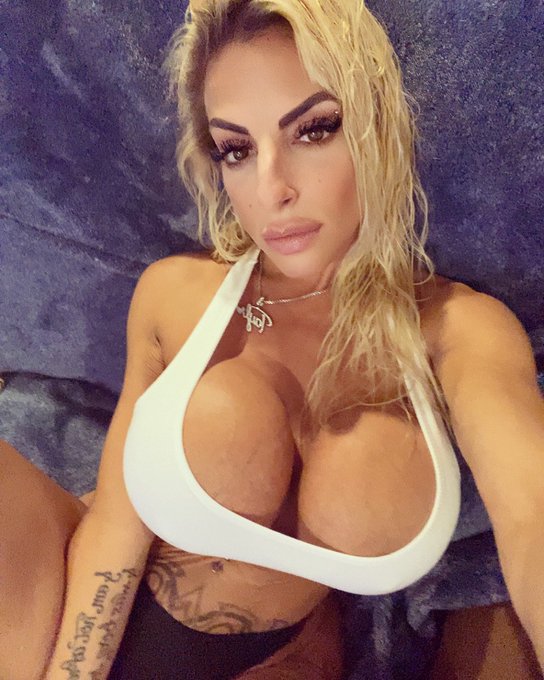 Raw AF my emotions my heart my body my soul &amp; I fkn love it 🥰 you either all in or all the fk way out<a href="/tag/happyhumpday"class="tags"><span>#happyhumpday</span></a><a href="/tag/linkinbio"class="tags"><span>#linkinbio</span></a>