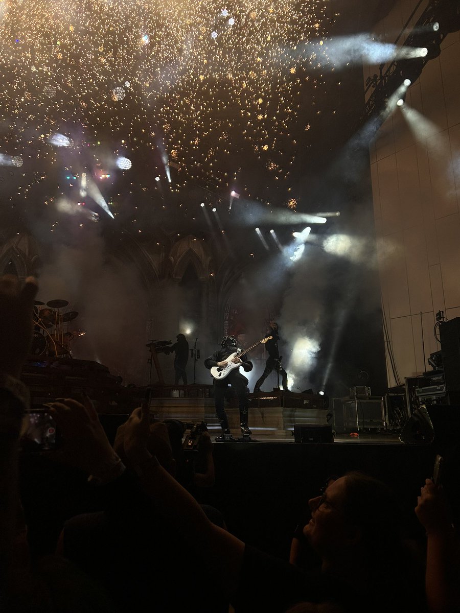 empyrealtechno's tweet photo. idk how to try and get these out there but here are some of my pictures from ghost last night https://t.co/mK4pdeqpEN