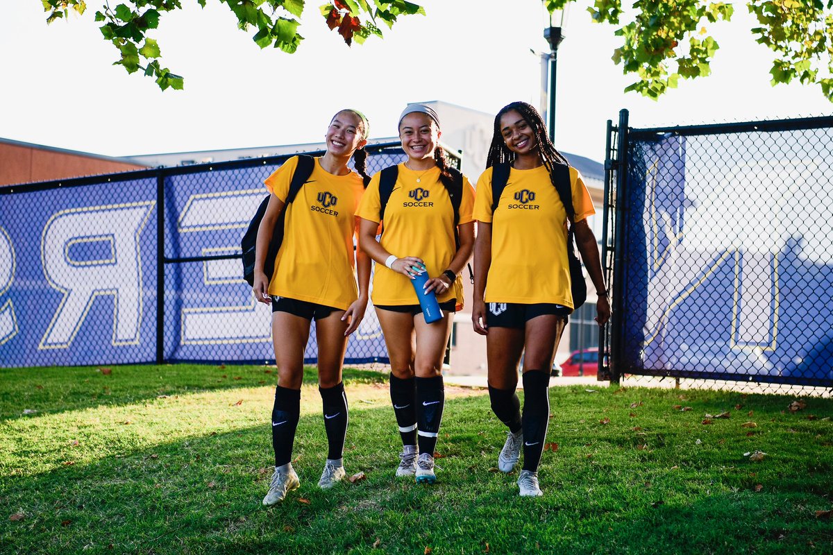 UCOSoccer's tweet photo. All smiles from last night’s game⚽️ #rollchos💛💙 https://t.co/11ZmJpKGa2