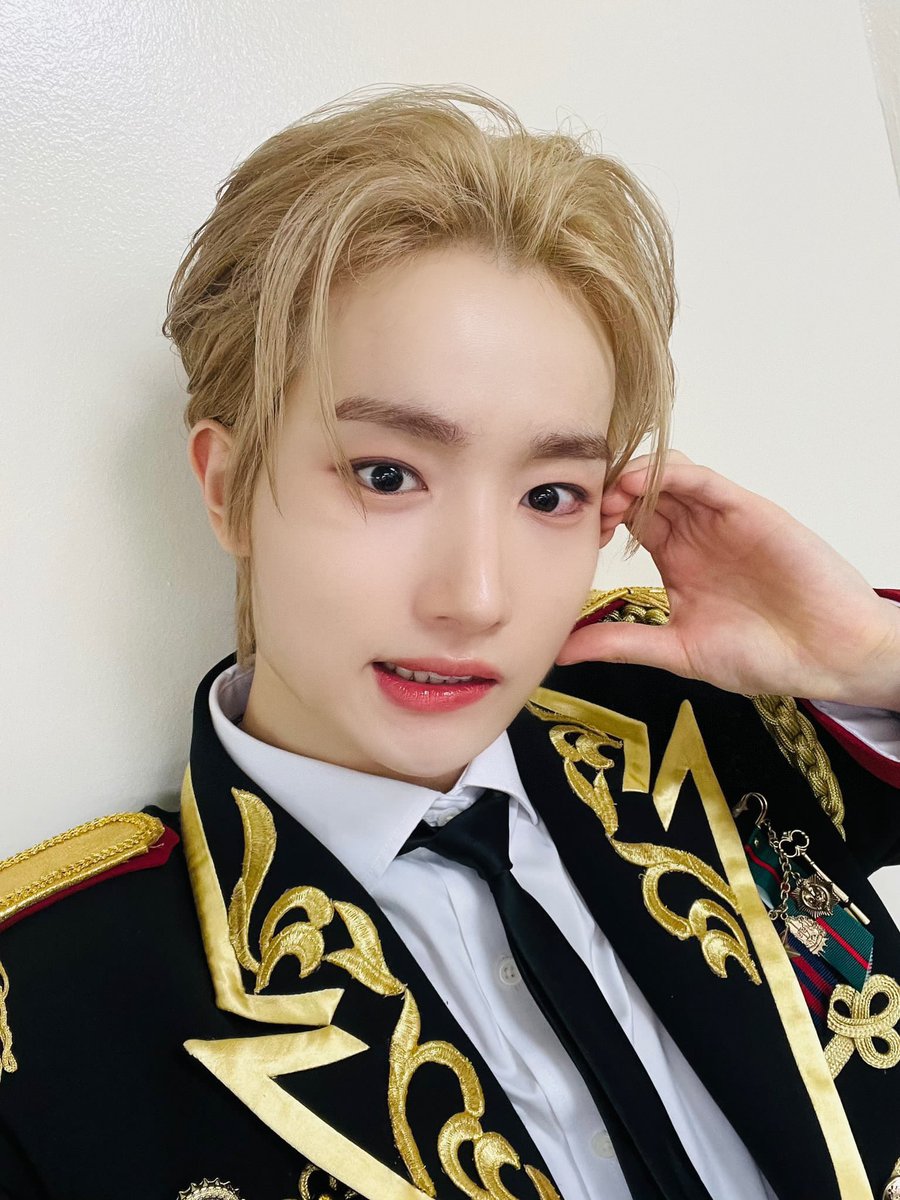ArabBonhyuk's tweet photo. 🦕 | 230813

تحديث هيوك عبر تويتر

“تصفيق للايي'ز لصنع اول حفل رائع👏👏👏👏
شكراً جزيلاً لكم لجعل حفلتنا الاولى ذات معنى جميل ورائعه جداً❤️ دعنا نستمر معاً الى الابد ، احبك 💕” https://t.co/izQXaaOKb6