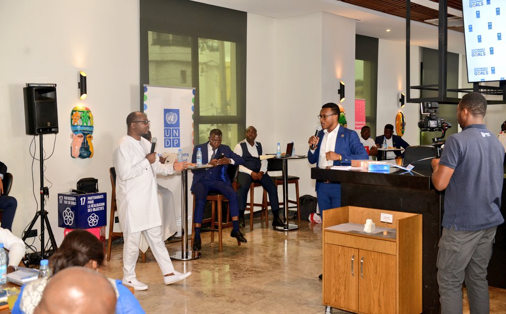 nzometia_n's tweet photo. Earlier today @PNUDCameroun under the leadership of Mr @aliouMdia launched the #UNDPinnovationtalks.
A platform for young entrepreneurs and innovators to have key conversations to boost access to #finance, #productdevelopment, #marketing, and #capacitybuilding. https://t.co/Ca2WhVynrI