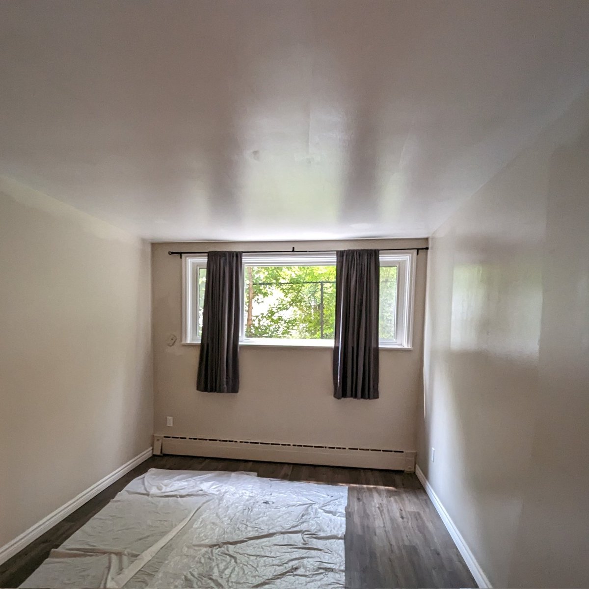 InOrOutPainting's tweet photo. Recoats on apartments, we got this ceiling looking glassy! Helping property owners with turnovers, a coat of paint does wonders! #realestate #sherwinwilliamspaint #repaint #propertymaintnance #interiorpainting #painter #ygk https://t.co/fYldVbgmWb