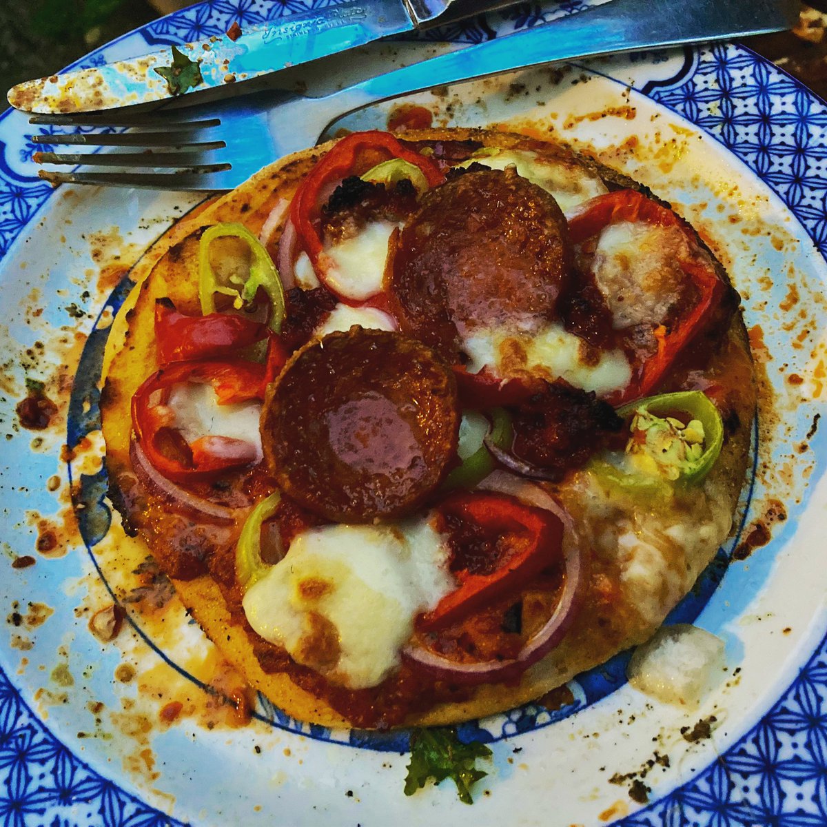 DorsetRachel's tweet photo. #TonightsMenu: warming up for the bank holiday weekend with home-made pizzas featuring home-grown Hungarian Hot Wax chillis #mealsfrommyvegbox #100days100dinners #30aweek #eattherainbow https://t.co/T9qKUAprBO