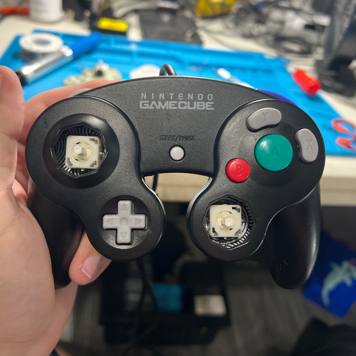 EC_Controllers's tweet image. P h o b