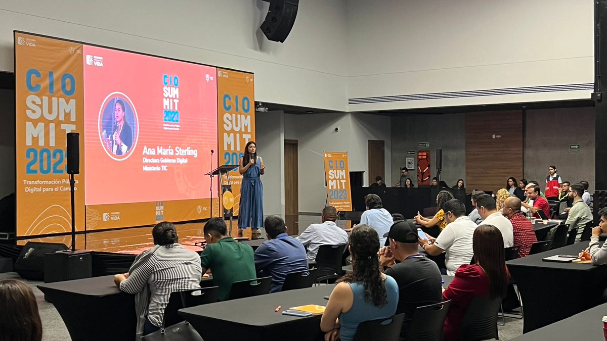#CIOSummit2023 I  <a href="/anam_sterling/">Ana Maria Sterling Bastidas</a>, directora de #GobDigital en el <a href="/Ministerio_TIC/">Ministerio TIC</a> participó en la apertura de este gran evento que durante tres días compartirá con los CIO de las entidades públicas, temáticas tan importantes cómo la Tecnología, la conectividad y la innovación.