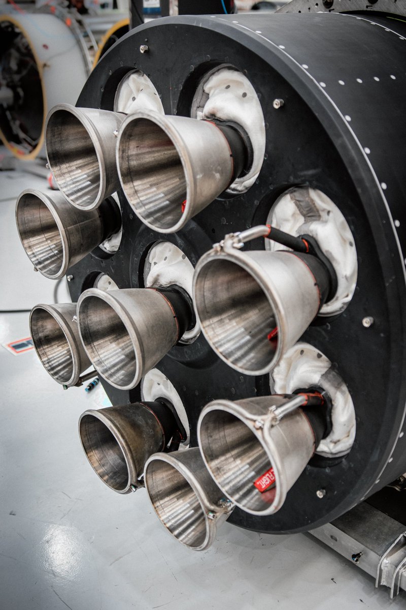 ufotinik's tweet photo. 🚀 Cette nuit à 1h45 UTC+2 (Paris) Rocket Lab lancera un satellite de Capella Space dotée de la technologie radar à synthèse d'ouverture (SAR), leur permettant de capturer des images de la Terre dans toutes les conditions météorologiques et à toute heure du jour ou de la nuit. 

Rocket Lab réutilisera, pour la première fois, un moteur ayant déjà volé précédemment et récupéré sur un booster revenu de l'espace (Récupération dans l'Océan) !