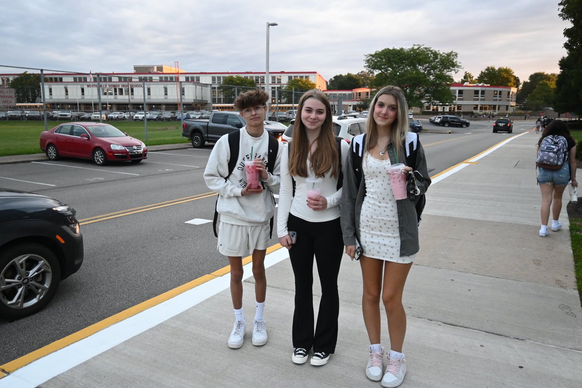 north_hills's tweet photo. Welcome back, North Hills! ❤️🤍 #nhfirstday #nhproud https://t.co/cwxgLtesoD