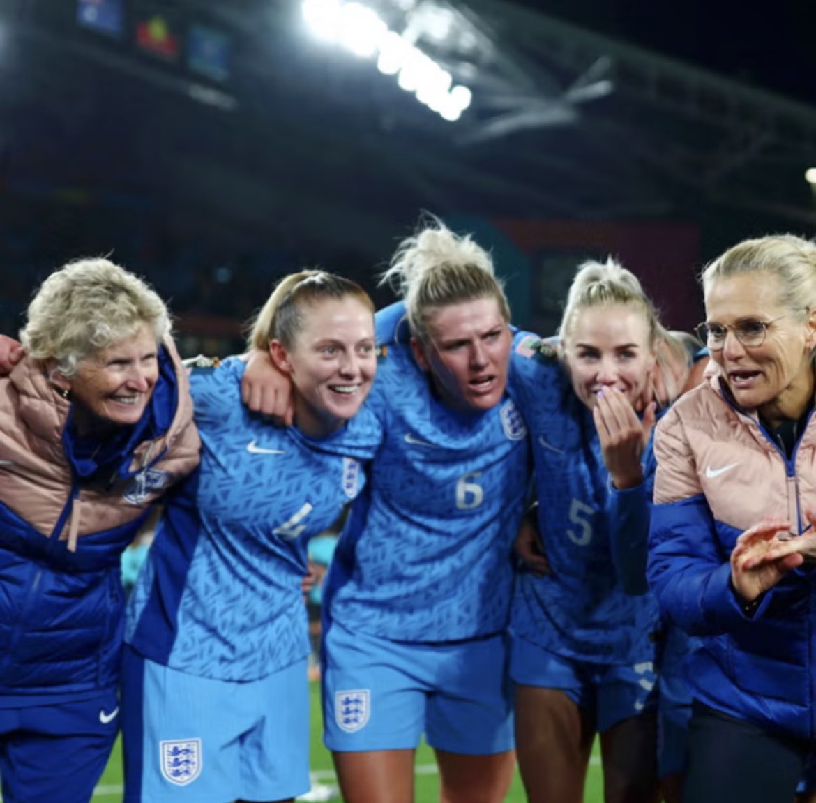 LynAyrton's tweet photo. Twitter folk - anyone know the name of the woman stood next to Keira Walsh (to the left, not ⁦⁦⁦⁦@Mdawg1bright⁩ 😂) ⁦⁦Seems to be integral on media photos but never named ⁦@Lionesses⁩ https://t.co/mcGEWOmdED