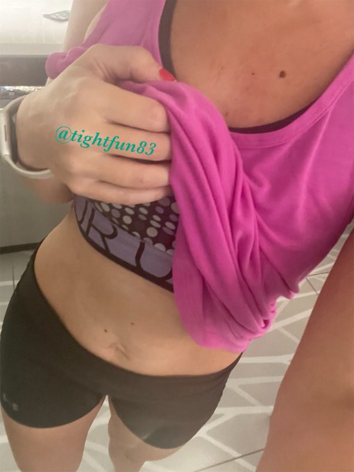How is everyone&rsquo;s hump day going? 🤭💜🏖️ https://t.co/XWsyHFnvFc