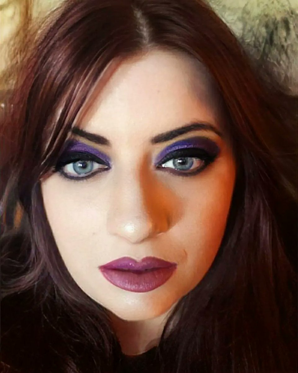 Loving these colors!! 💜 #makeup #eyeshadow #purple #purpleeyeshadow #eyemakeup #eyeliner #lipstick