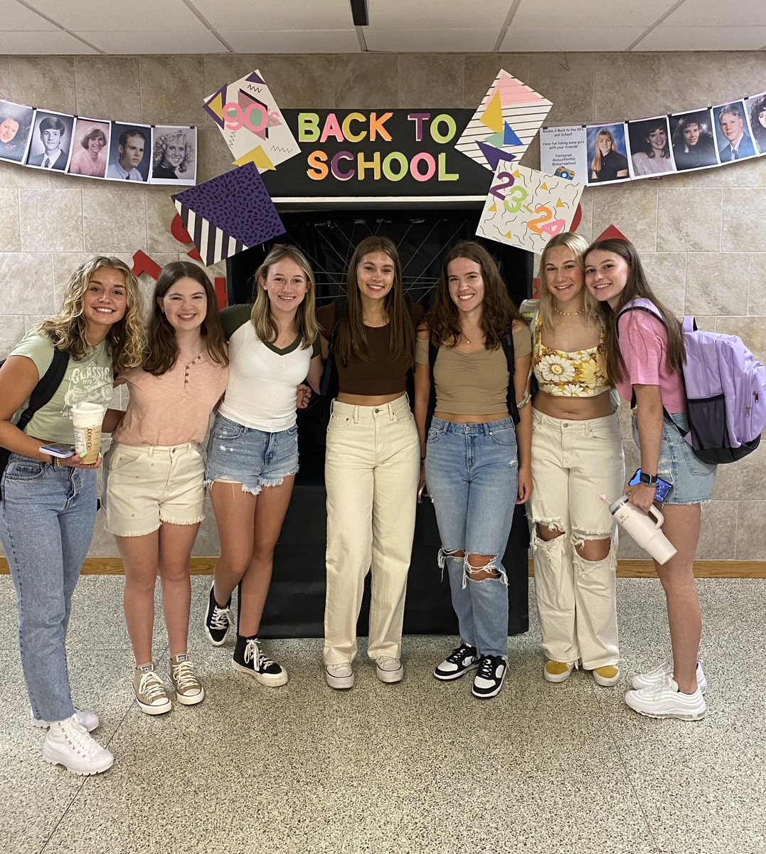 north_hills's tweet photo. Photo booth at the high school 💯 #BackToSchool #nhfirstday #nhproud https://t.co/8tzG9TXeXC