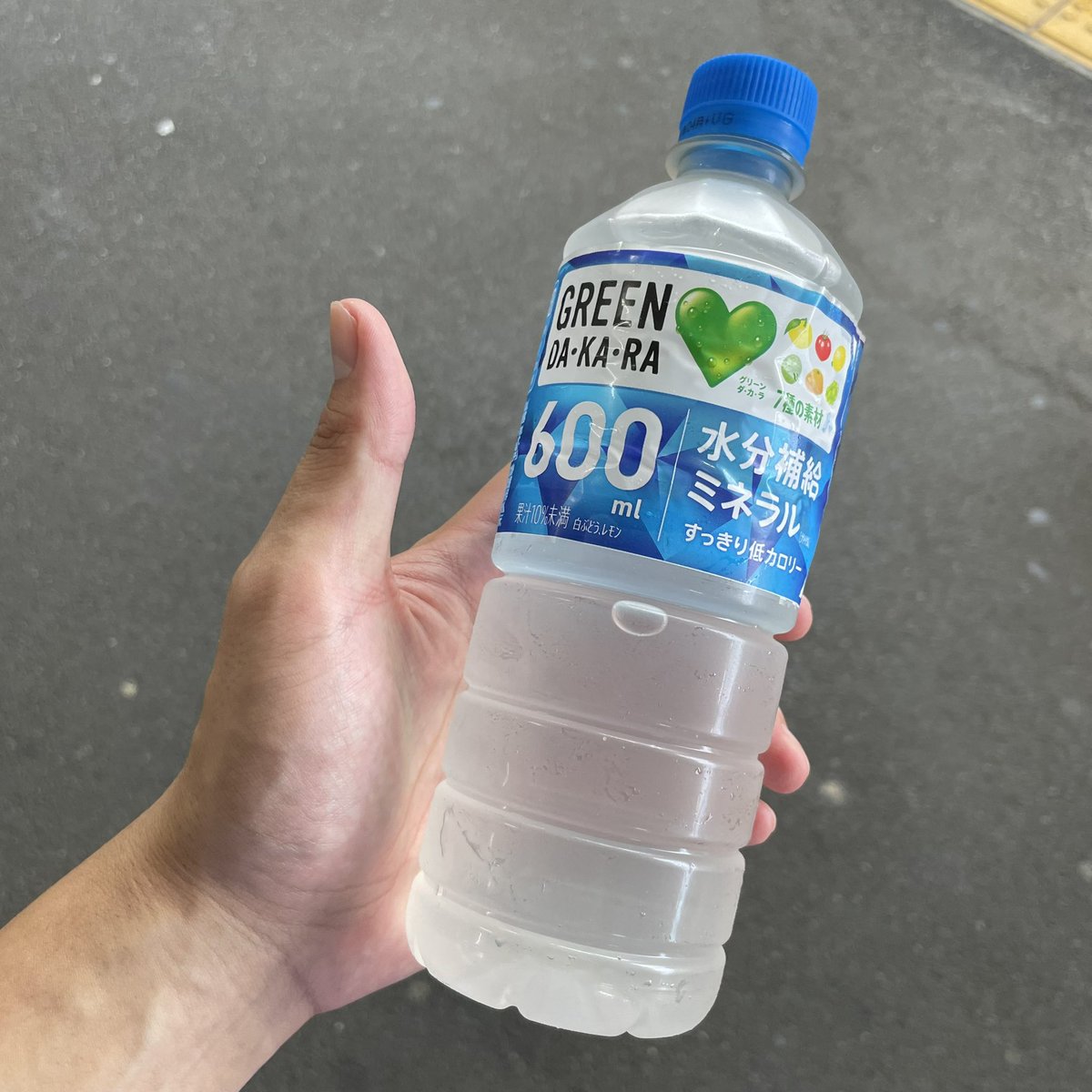 OpenUpLLC12's tweet photo. 水分補給 16:21 (8/22)
インスリン 5.2u https://t.co/XbnmbgD1Ig